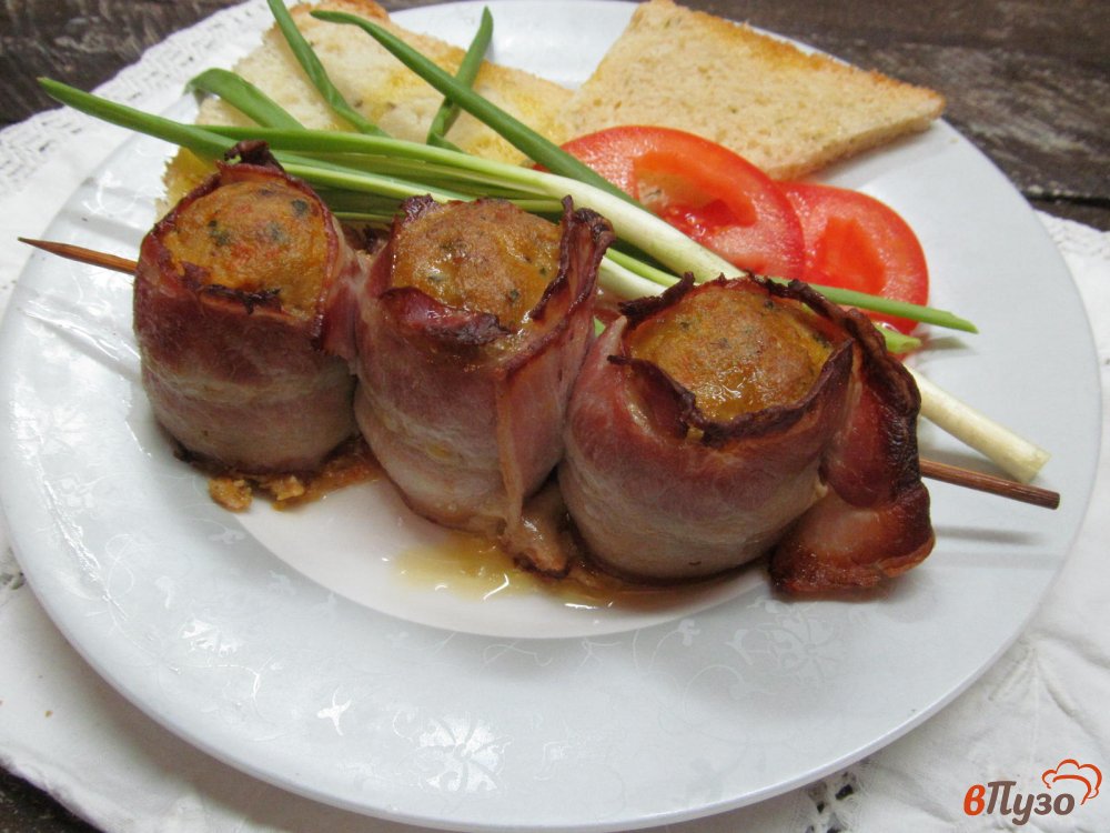 Фото приготовление рецепта: Мясные рулеты в беконе шаг №7