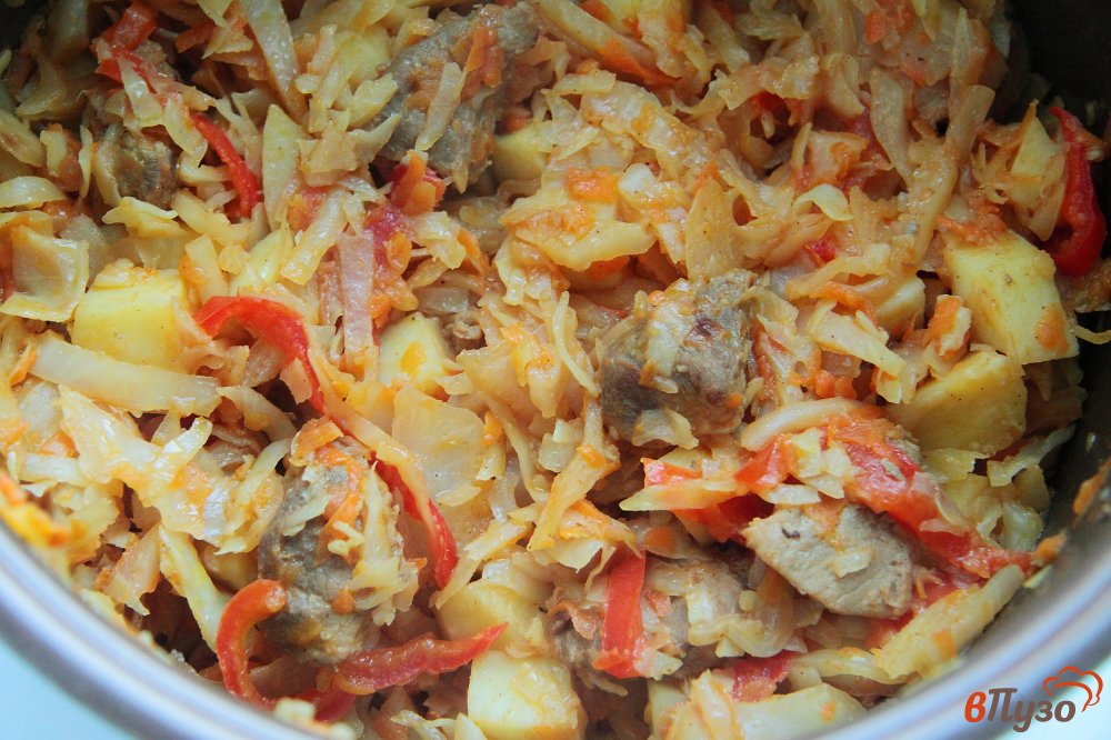 Фото приготовление рецепта: Капуста с мясом и картофелем в мультиварке шаг №7