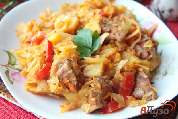 фото рецепта: Капуста с мясом и картофелем в мультиварке