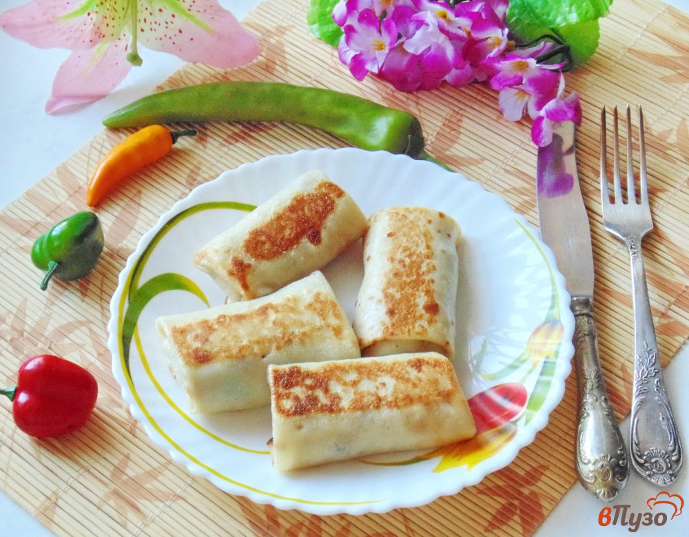 Фото приготовление рецепта: Блинчики с мясом, рисом и зеленым луком шаг №10