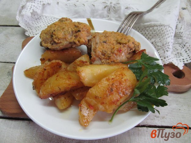Куриные бедра запеченные с картофелем и грибами изображения Куриные бедра запеченные с картофелем и грибами изоражения
