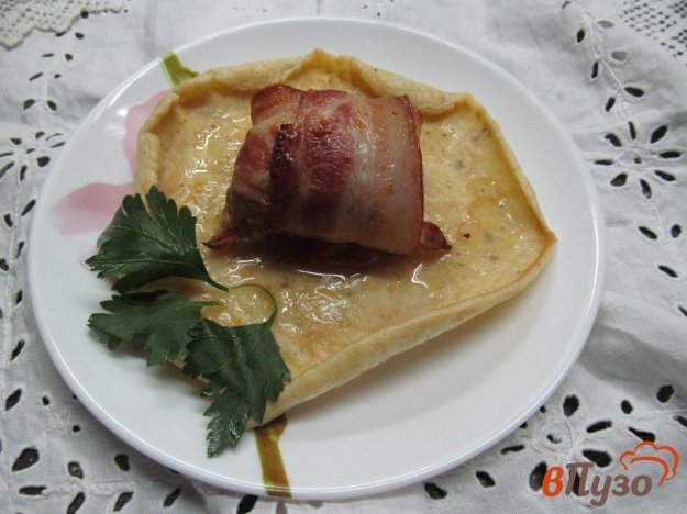 фото рецепта: Запеченная куриная грудка с сыром в беконе