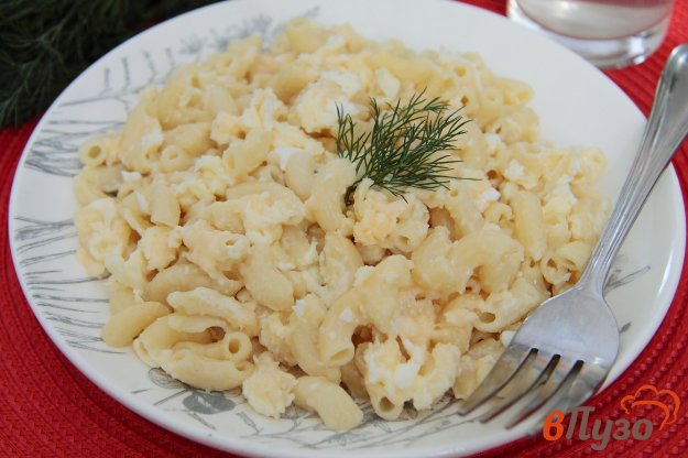 фото рецепта: Макароны с яйцом и сыром в мультиварке
