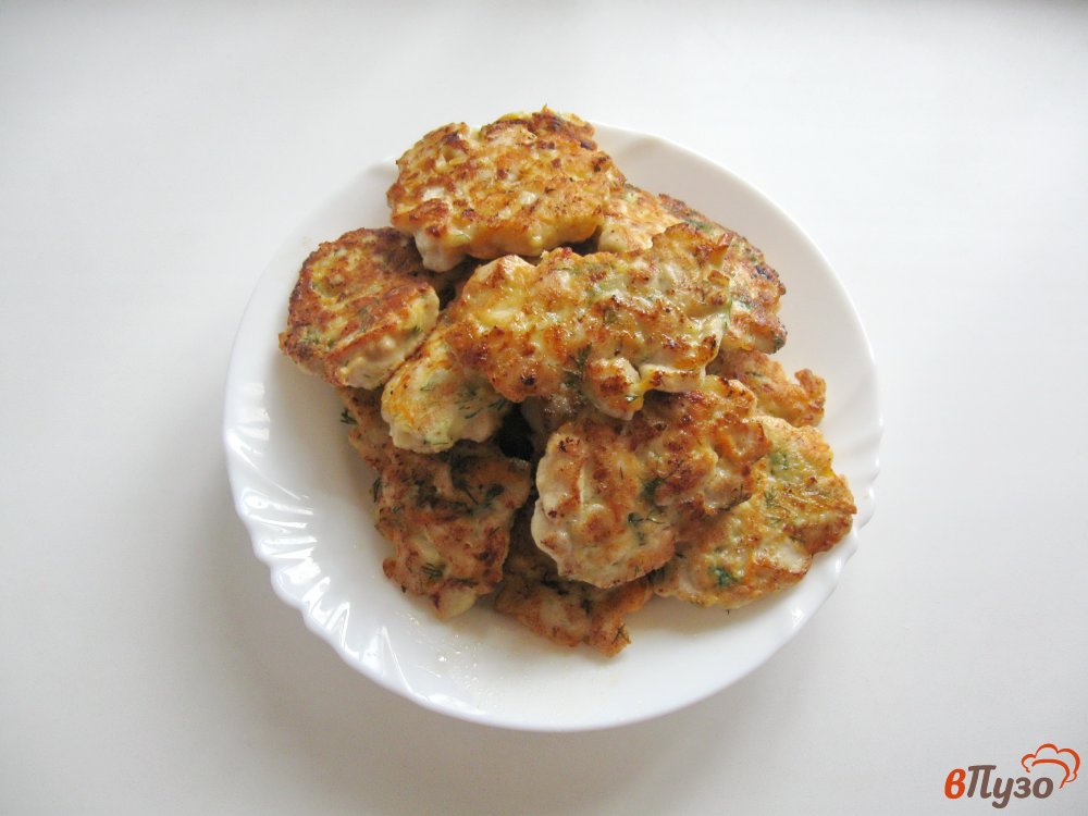 Фото приготовление рецепта: Рубленые куриные котлеты с морковью и луком шаг №6