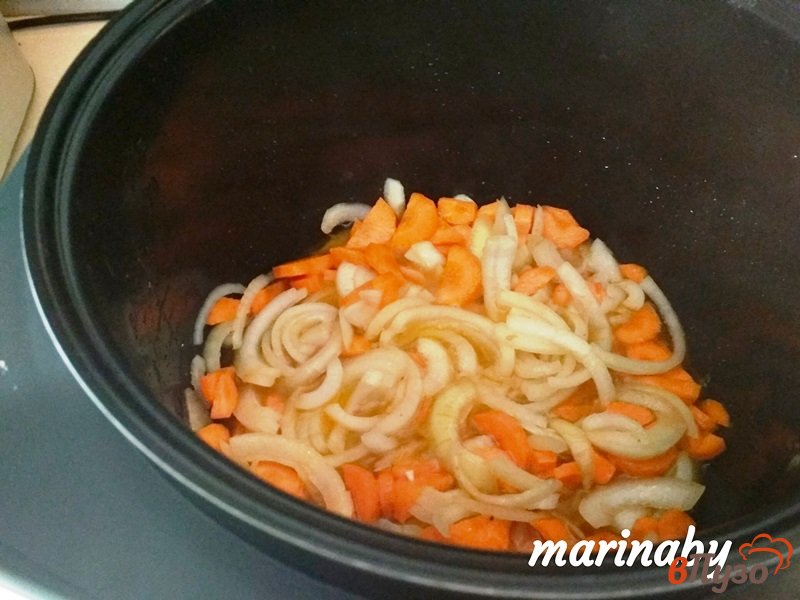 Фото приготовление рецепта: Тушеная куриная мякоть с овощами шаг №3