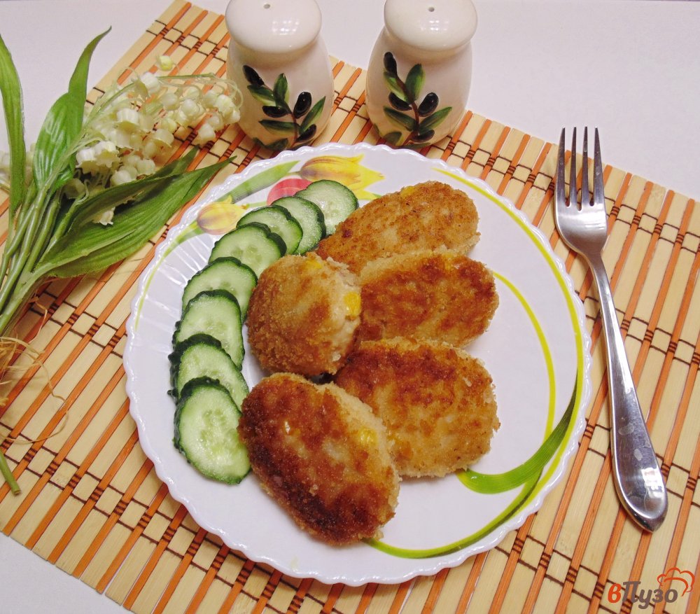 Фото приготовление рецепта: Котлеты из курицы и свинины с кукурузой шаг №5