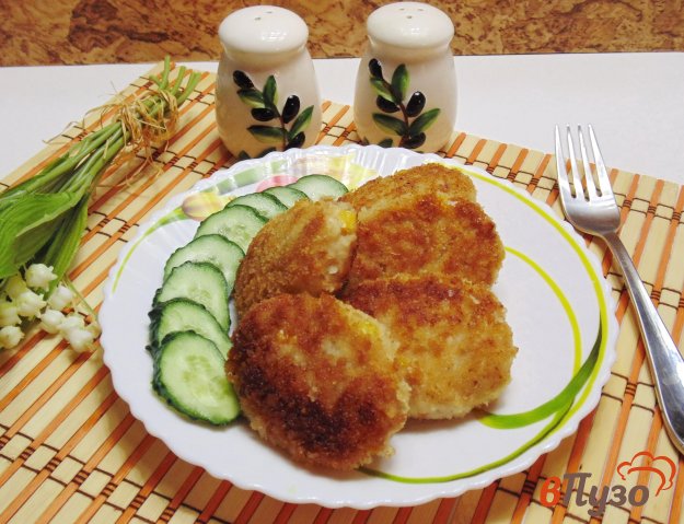 фото рецепта: Котлеты из курицы и свинины с кукурузой