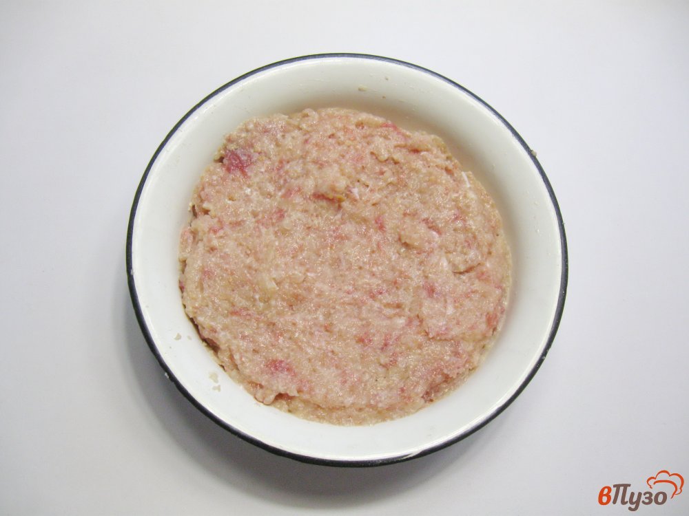 Фото приготовление рецепта: Перец, фаршированный мясом и рисом в сметане шаг №2
