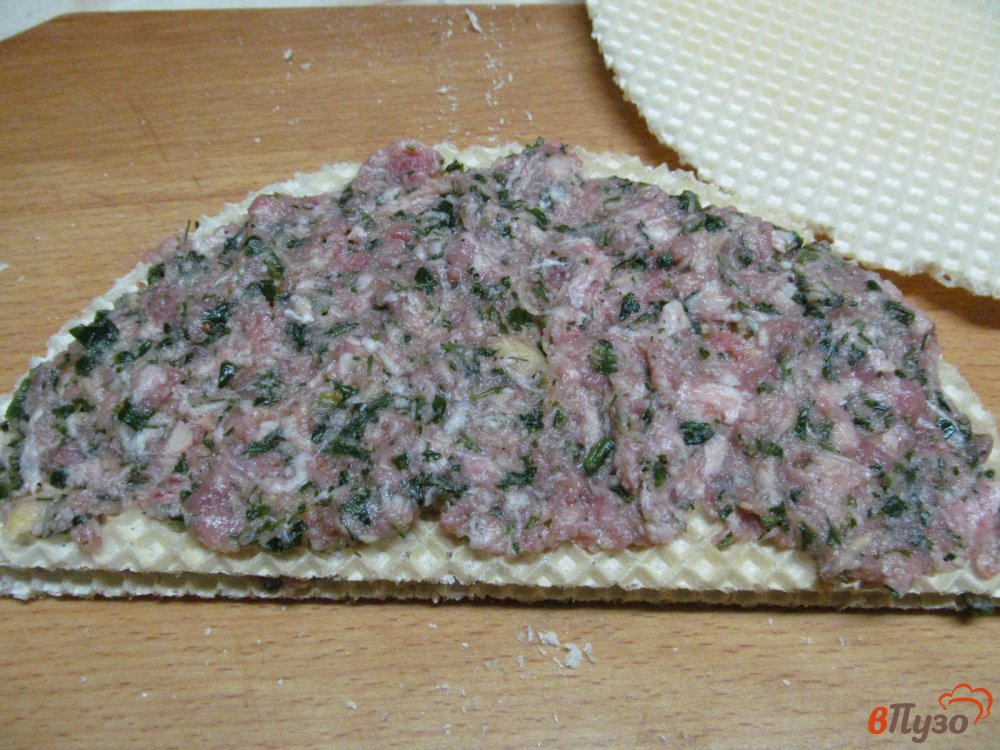 Фото приготовление рецепта: Ленивые пирожки на вафлях с мясом и картофелем шаг №4