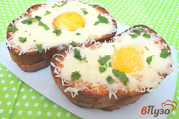 фото рецепта: Гренки с сыром и яйцом в духовке