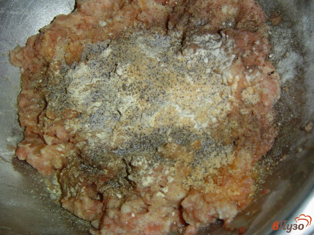 Фото приготовление рецепта: Дрожжевой пирог с мясом
