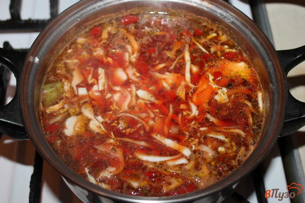 Фото приготовление рецепта: Свекольный борщ без мяса на бульоне шаг №7