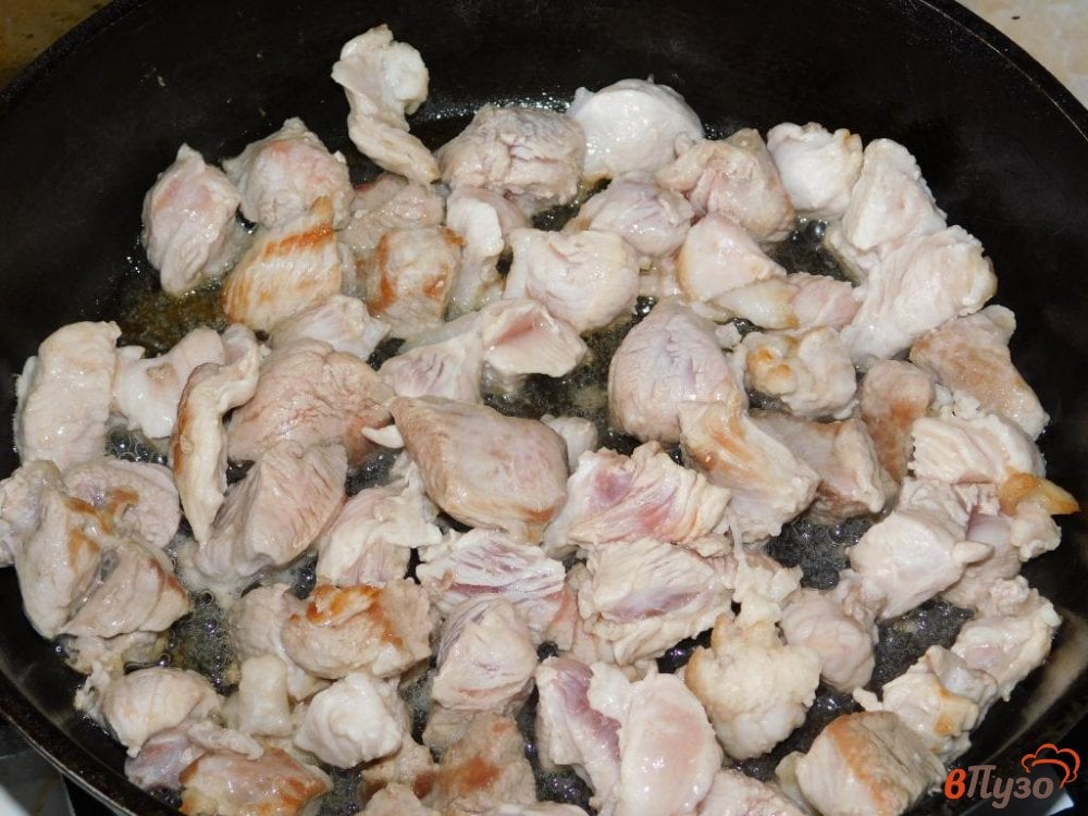 Фото приготовление рецепта: Мясная подлива с грибами в томате шаг №1
