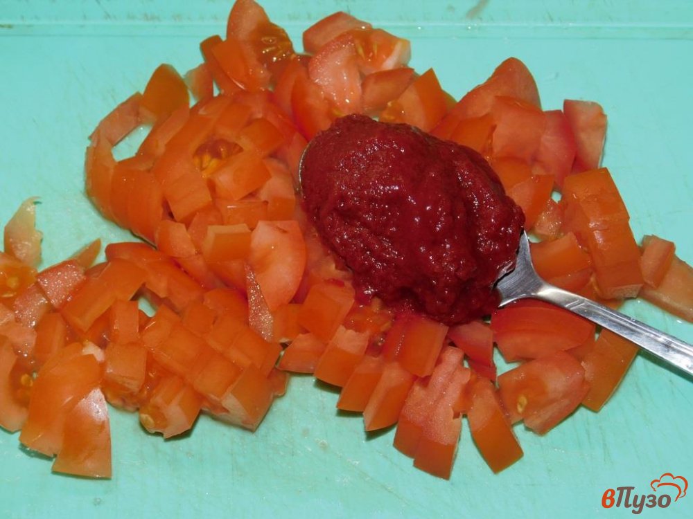 Фото приготовление рецепта: Мясная подлива с грибами в томате шаг №4
