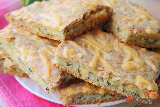 фото рецепта: Закрытый пирог с луком и сыром