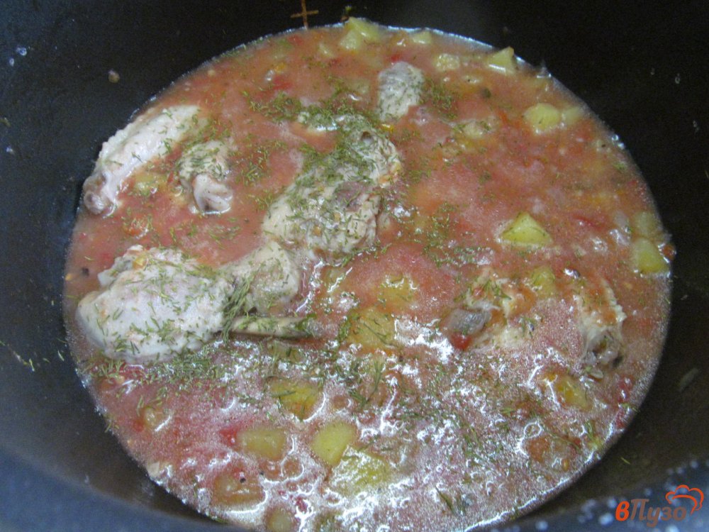 Фото приготовление рецепта: Жареная курица с картофелем в мультиварке шаг №5