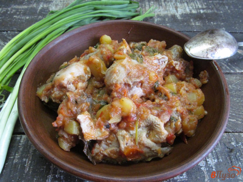 Фото приготовление рецепта: Жареная курица с картофелем в мультиварке шаг №7