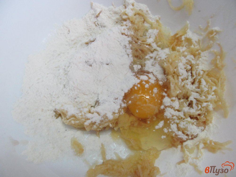 Фото приготовление рецепта: Драник с мясом и овощами шаг №8