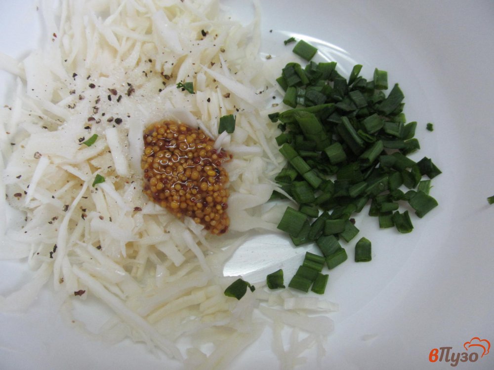 Фото приготовление рецепта: Капустный салат с помидором и мясом шаг №1