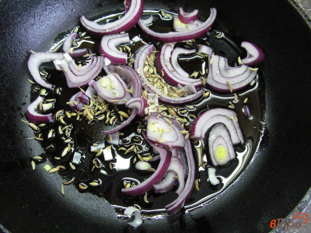 Фото приготовление рецепта: Жареный картофель с вареным мясом и фенхелем шаг №3