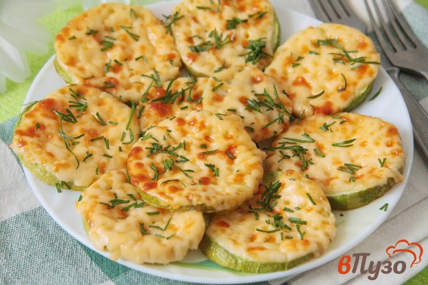фото рецепта: Кабачки с сыром в духовке