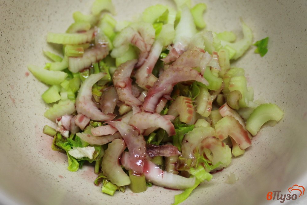 Фото приготовление рецепта: Морковный салат с кукурузой и сельдереем шаг №1