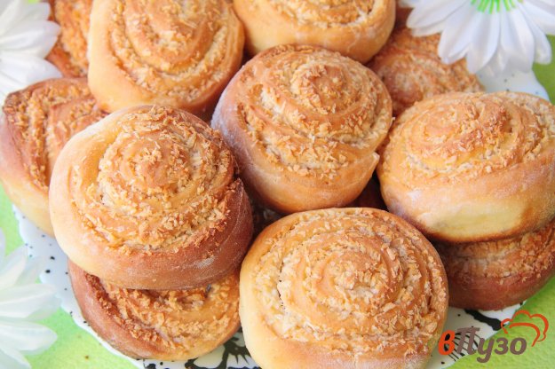 фото рецепта: Булочки с кокосовой стружкой