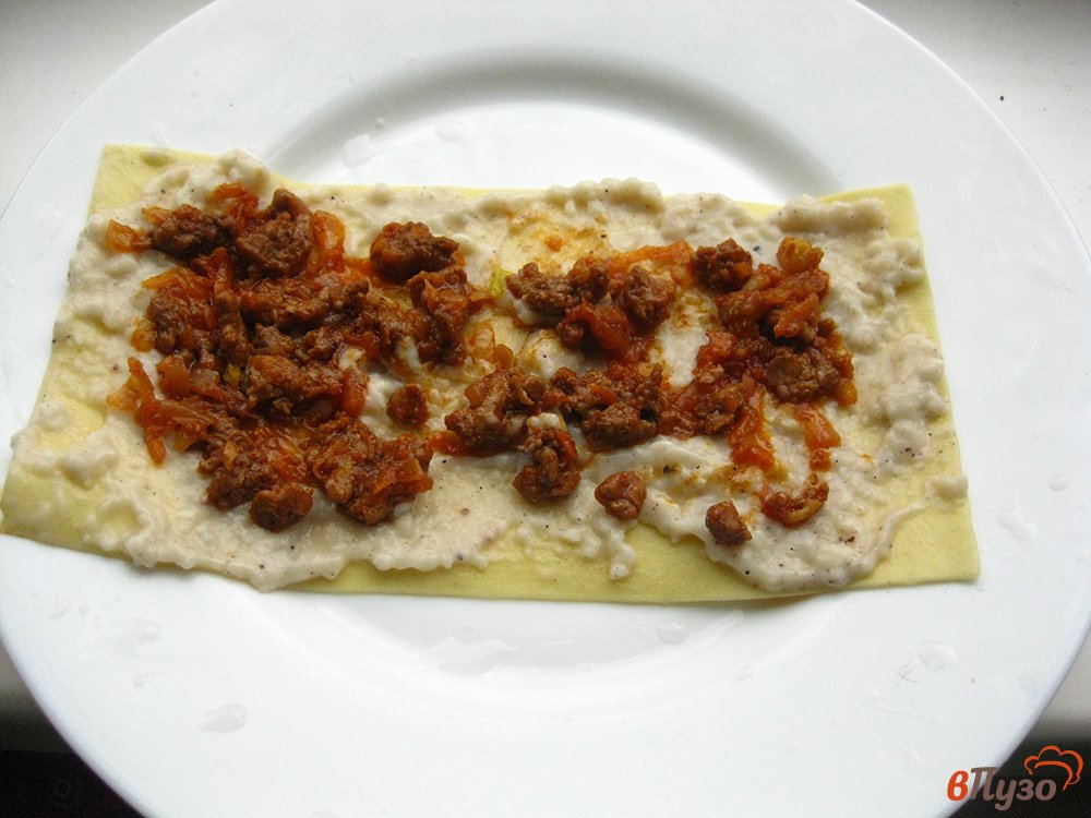 Фото приготовление рецепта: Лазанья в рулетиках с мясом и грибами шаг №10