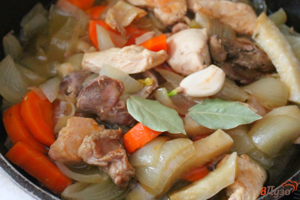 Фото приготовление рецепта: Куриный паштет с морковкой и сельдереем шаг №3