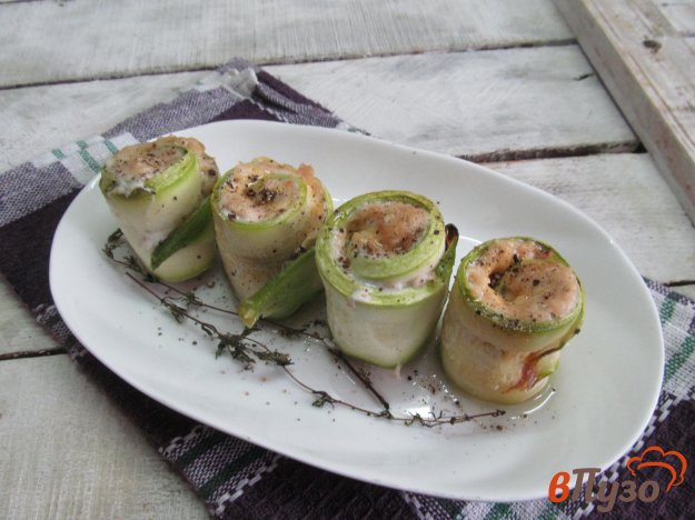 фото рецепта: Рулеты из кабачка с куриной начинкой