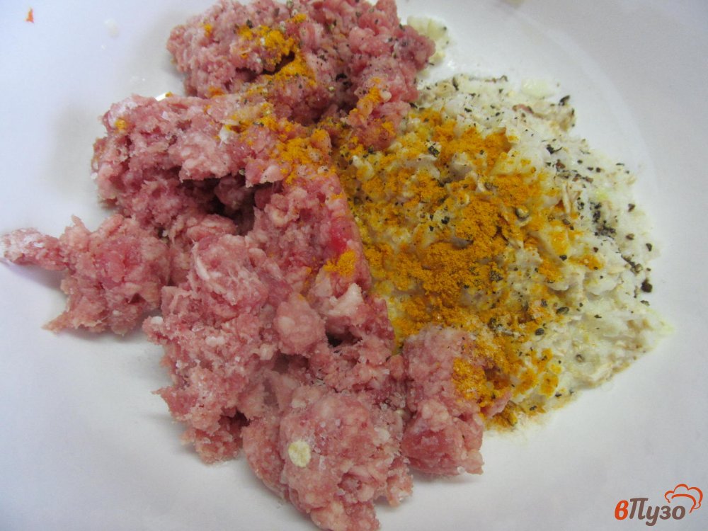 Фото приготовление рецепта: Мясные тефтели с овсянкой в духовке шаг №2