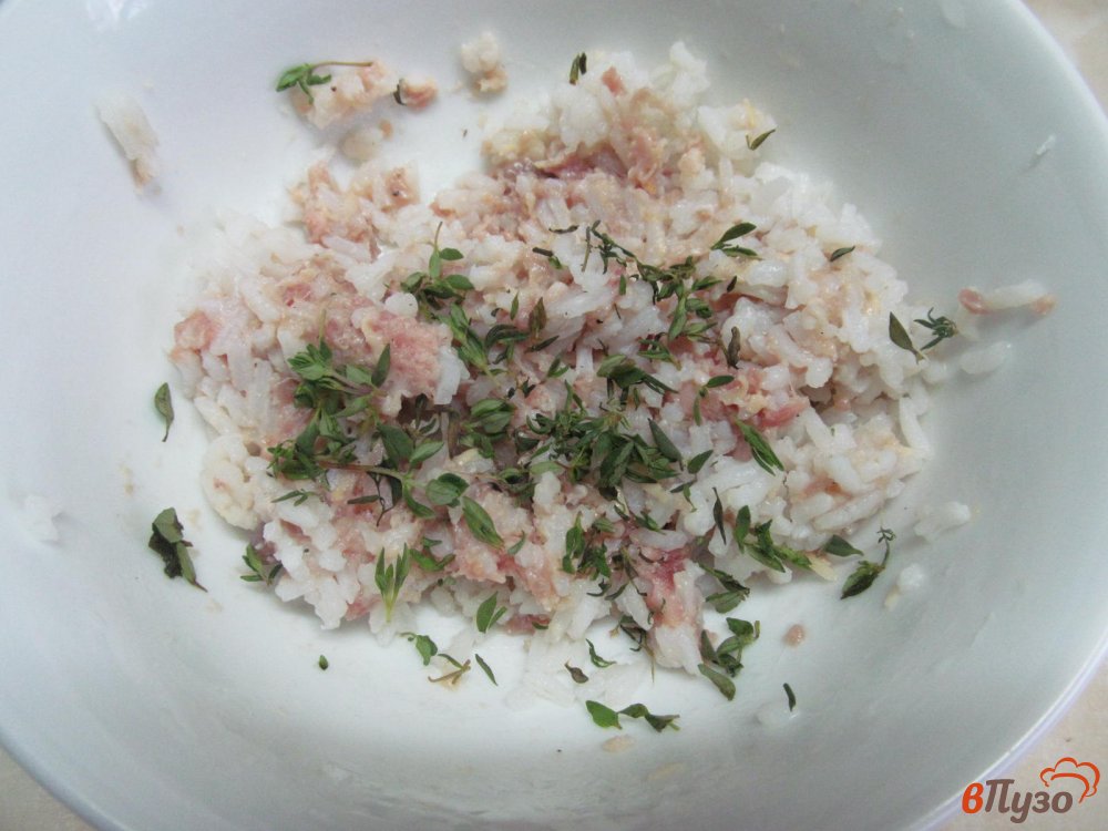 Фото приготовление рецепта: Фаршированные огурцы мясным фаршем с рисом шаг №2