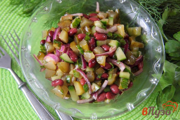 фото рецепта: Салат с огурцами и фасолью