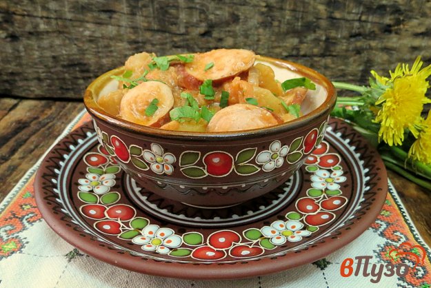 фото рецепта: Картофель тушёный с сосисками