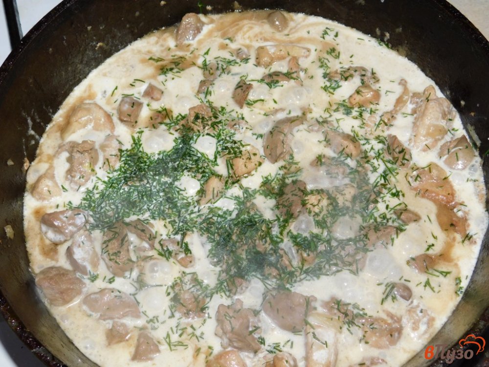 Фото приготовление рецепта: Зажарка из свинины и куриной печени шаг №4