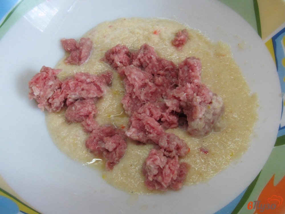 Фото приготовление рецепта: Котлеты из мясного фарша с замороженной цветной капустой шаг №3