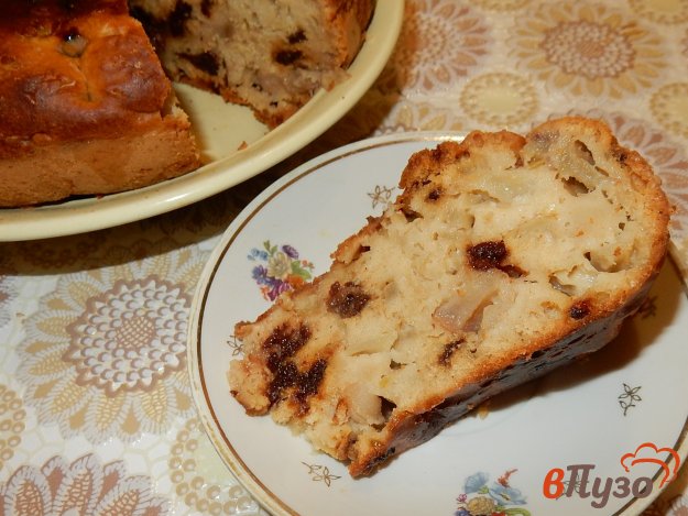 фото рецепта: Шарлотка с яблоками и вяленой вишней