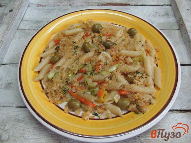 фото рецепта: Паста пенне с кабачком и хлебной крошкой