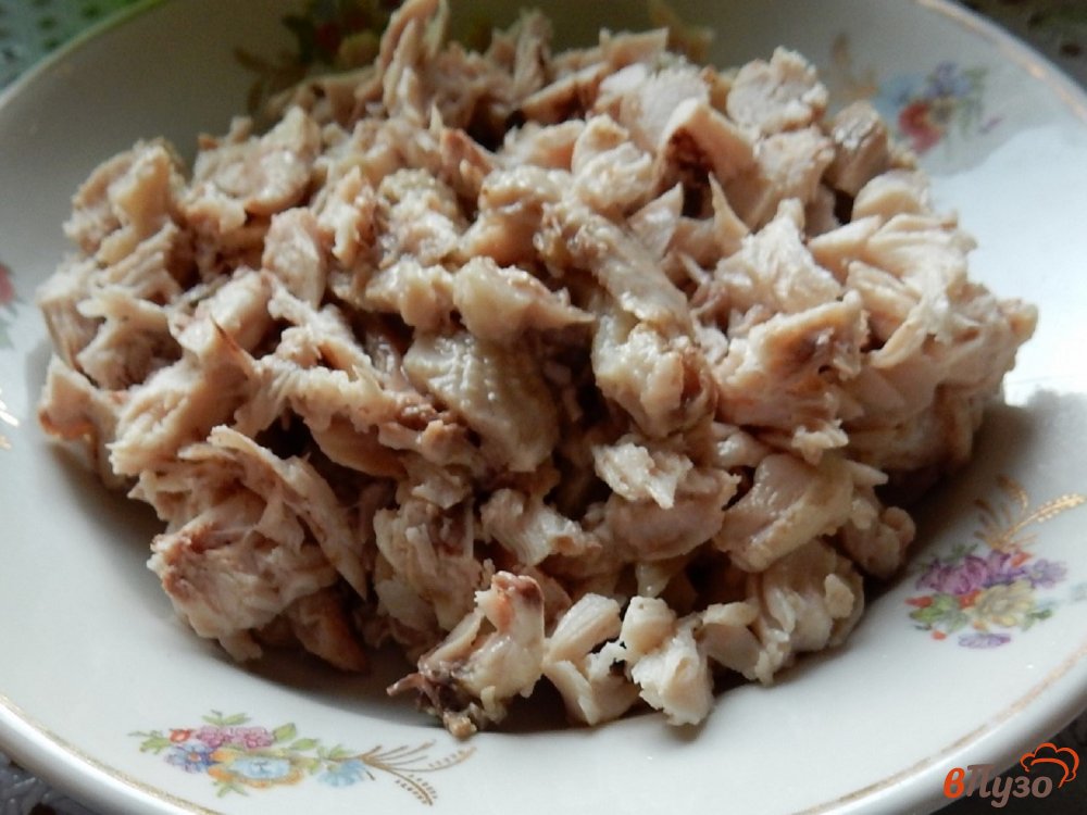 Фото приготовление рецепта: Заливной пирог с курицей, яйцами и зеленым луком шаг №5