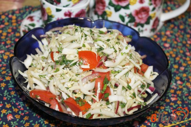 фото рецепта: Салат из капусты с помидорами и сыром