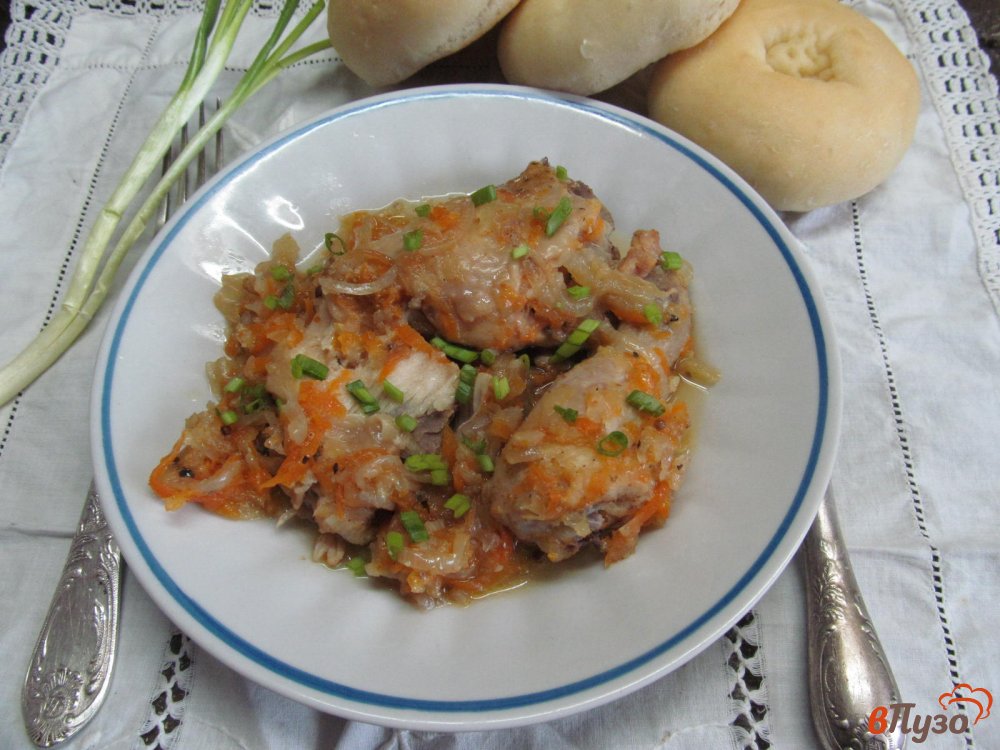 Фото приготовление рецепта: Тушеная курица в овощах шаг №7