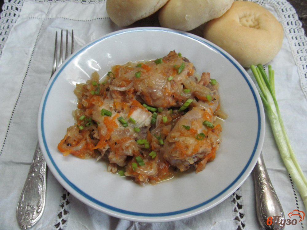 Фото приготовление рецепта: Тушеная курица в овощах шаг №6