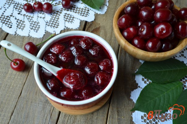 фото рецепта: Варенье из вишни с косточками