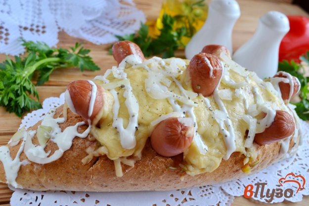 фото рецепта: Хлебный ёжик с сосисками и сыром