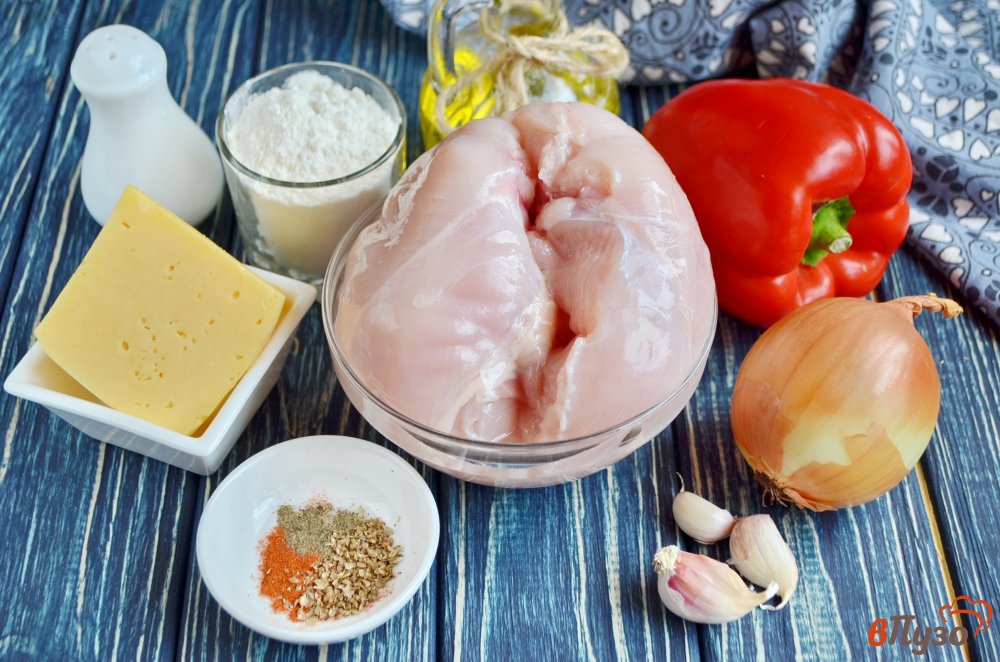 Фото приготовление рецепта: Котлеты из курицы с сыром и паприкой шаг №1