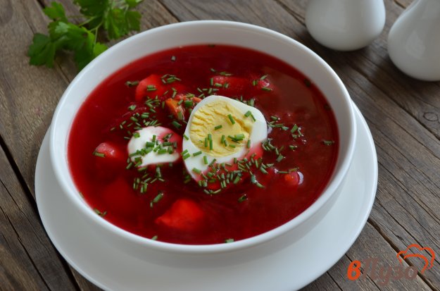 фото рецепта: Свекольный суп с курицей и яйцом