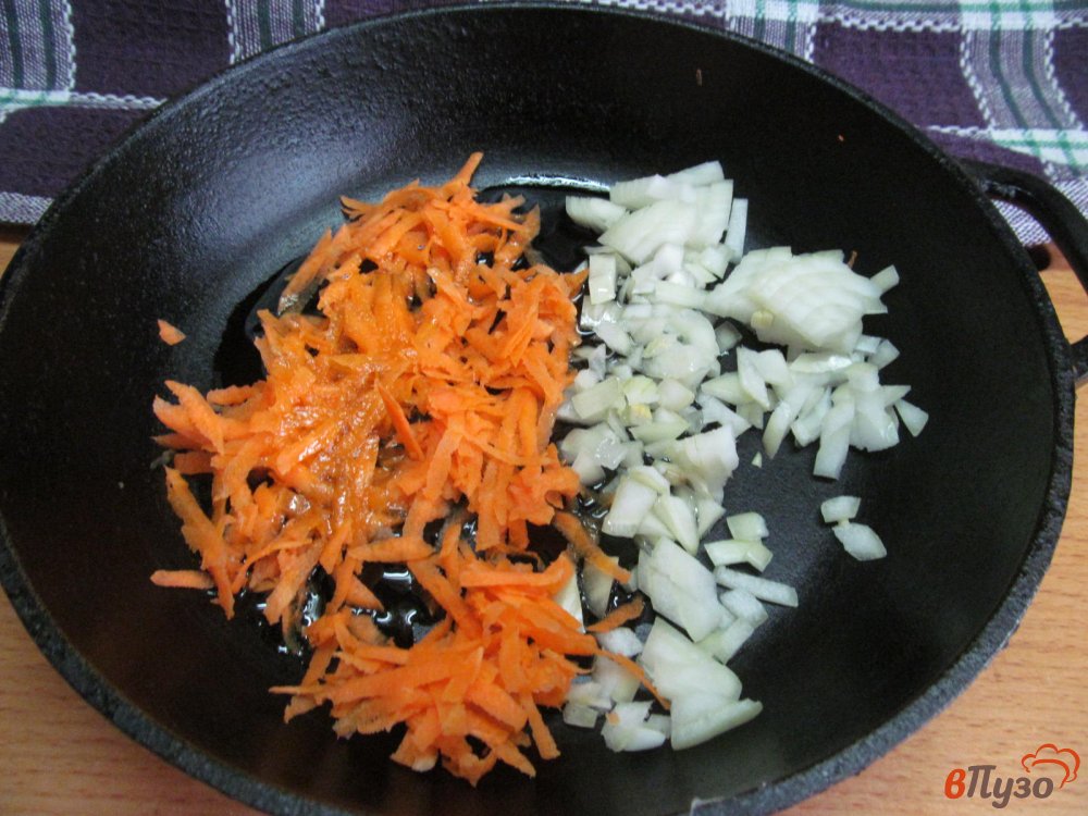 Фото приготовление рецепта: Голубцы с куриными ножками шаг №2