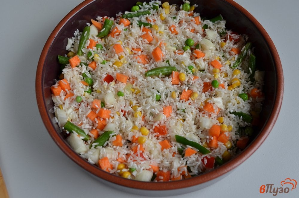 Фото приготовление рецепта: Куриные ножки, запеченные с рисом и овощами шаг №5