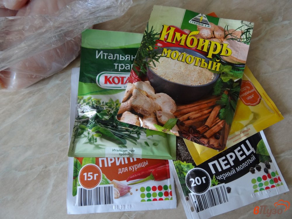 Фото приготовление рецепта: Сочная куриная грудка запеченная в пакете шаг №4