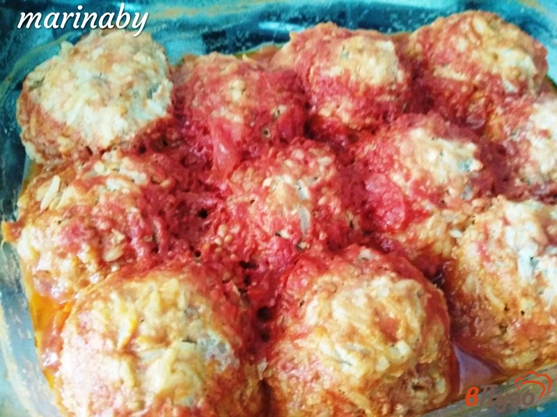 Фото приготовление рецепта: Ёжики из мясного фарша и риса (тефтели) в томатном соусе шаг №5